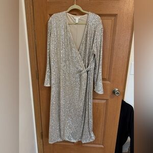 H&M dress women’s size XL gold sequins faux wrap knee length v neck 3/4 sleeve